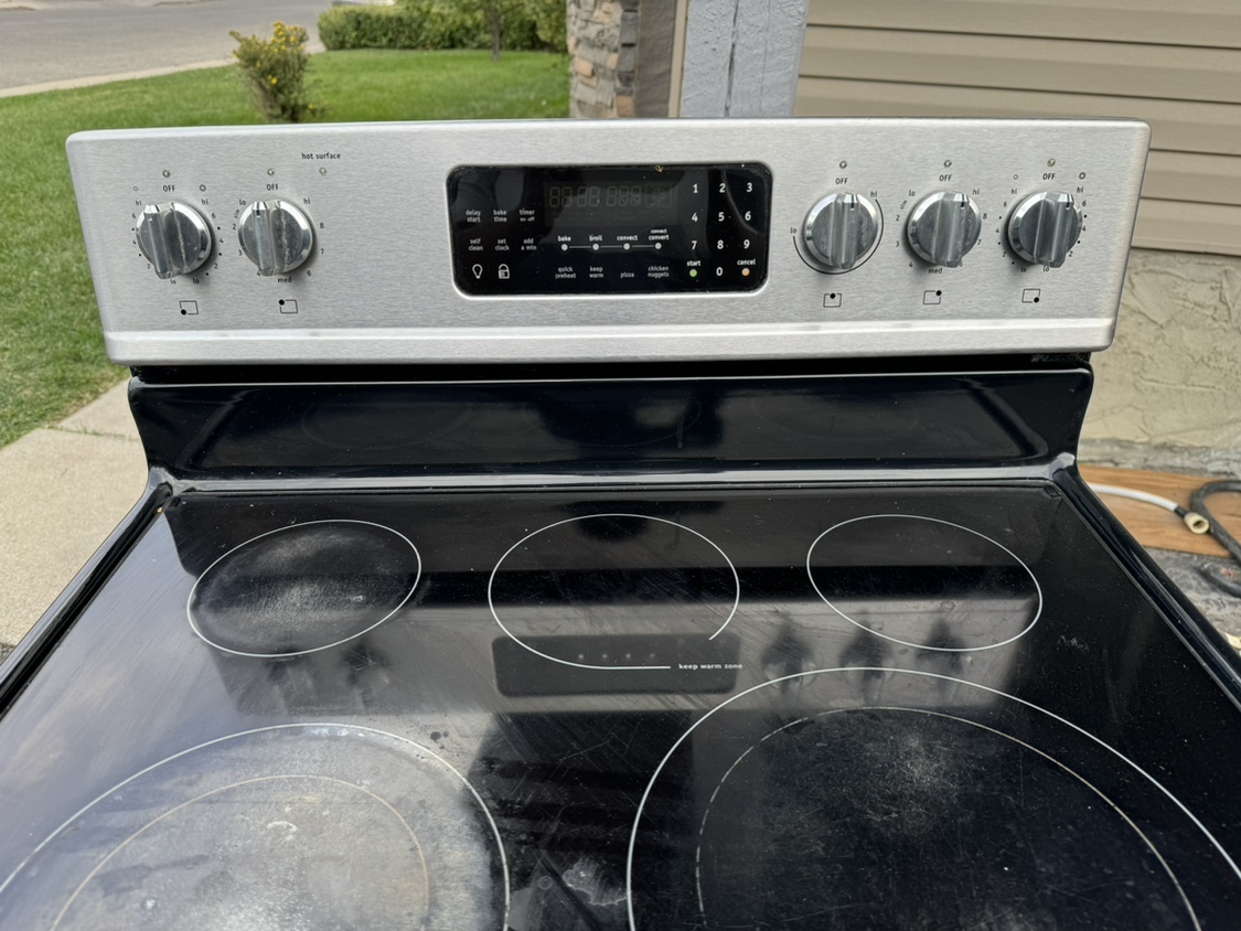 Frigidaire Gallery Electric Stove - photo 2