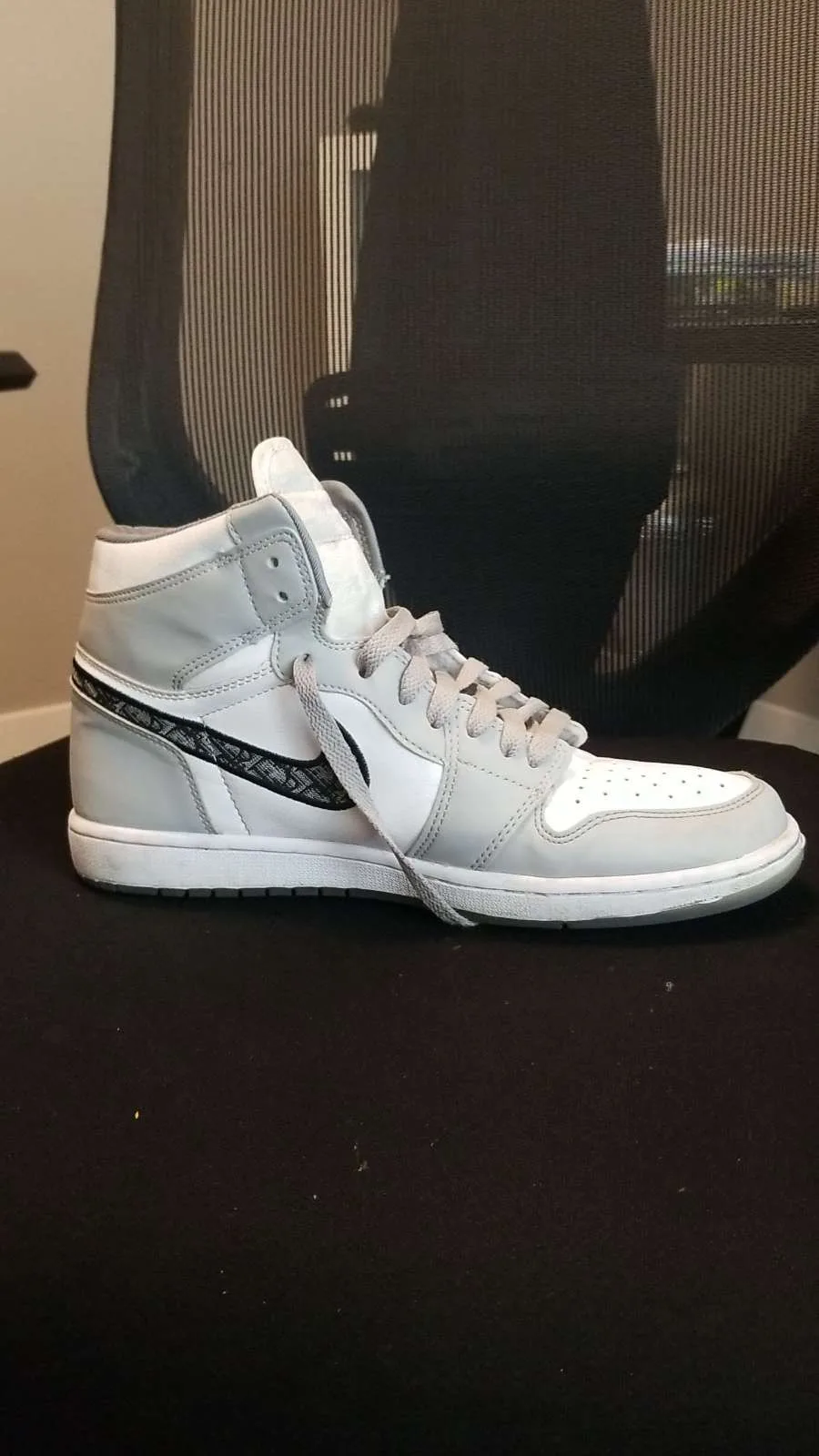 Air Jordan 1 diors Retro High OG image indicator(2)