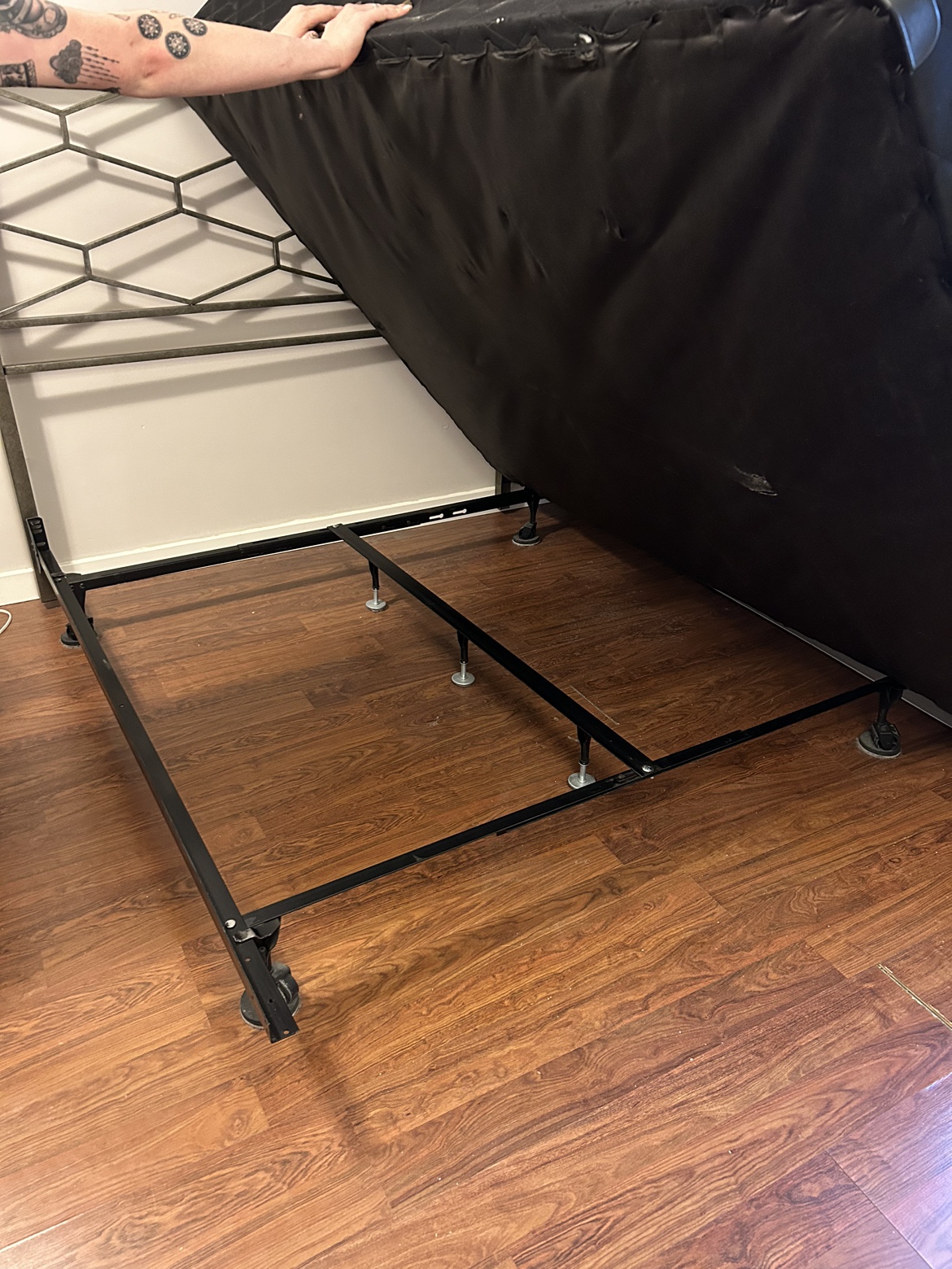 Queen Size Bed Frame with Headboard - photo 4