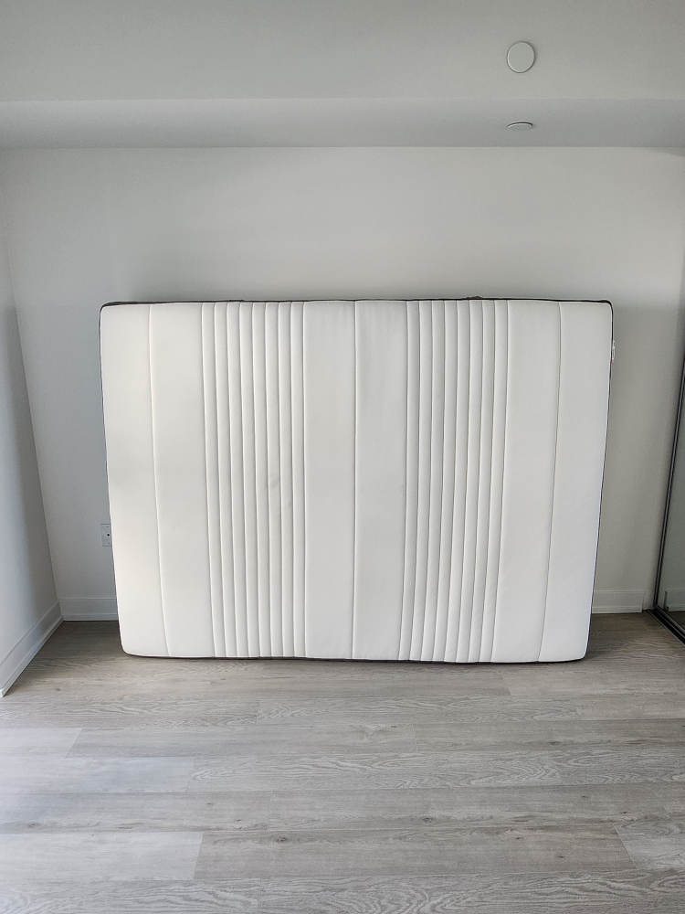 MOVING SALE - QUEEN MATTRESS MEDIUM FIRM