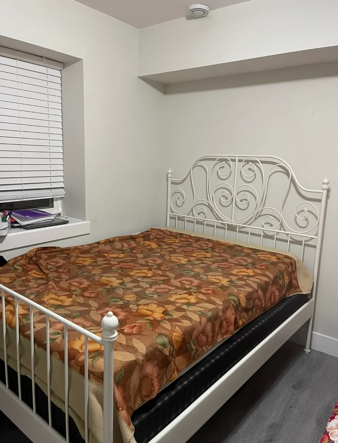 Queen Size Bed thumbnail
