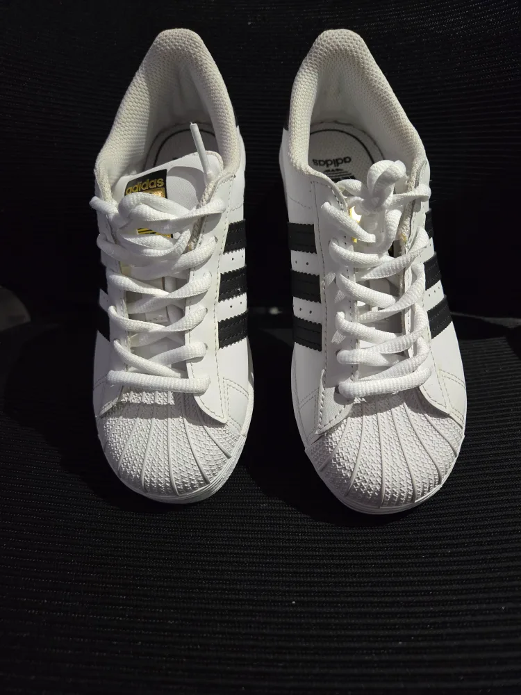 Adidas Superstar Sneakers thumbnail