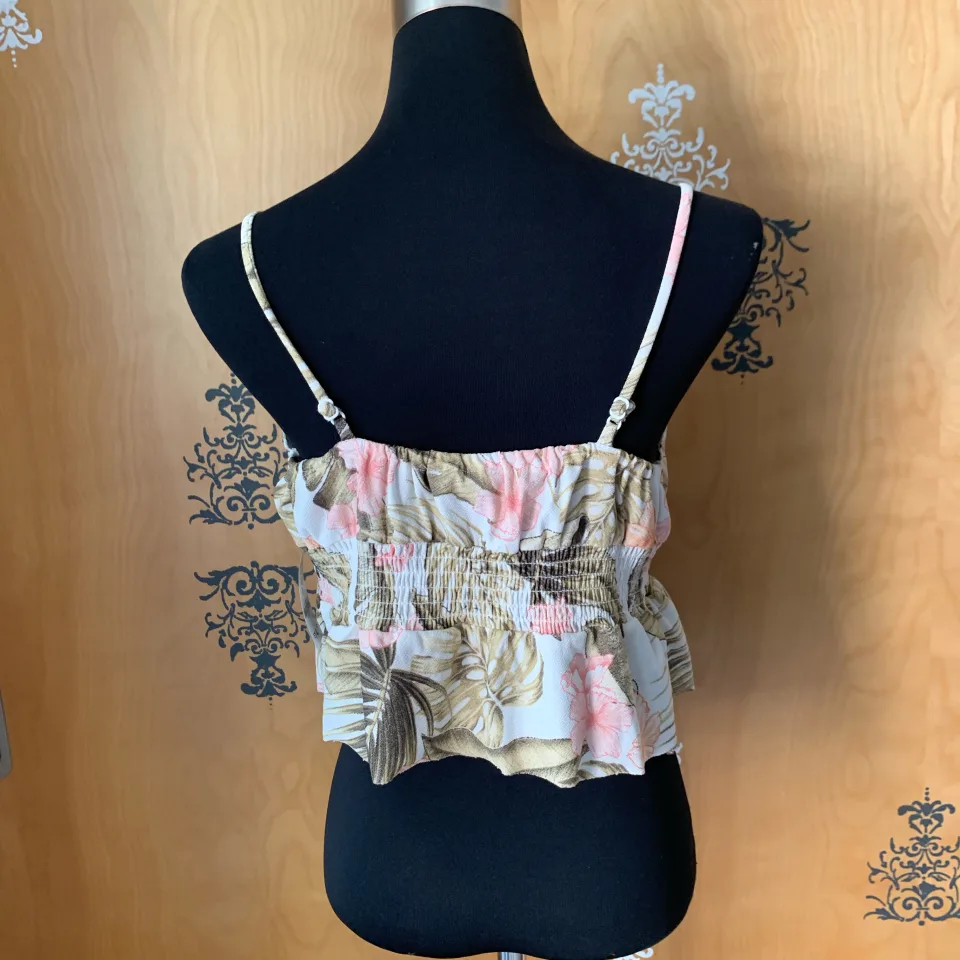 NEW Spaghetti Strap Crop Top image indicator(8)