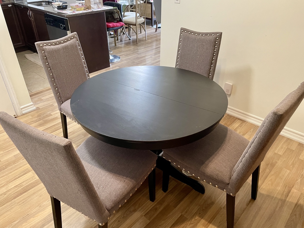 Round Dining Table and 4 Chairs