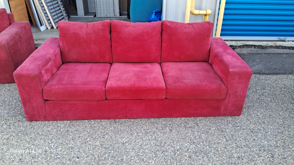 Leons 3 Seater Couch Brand New - photo 2