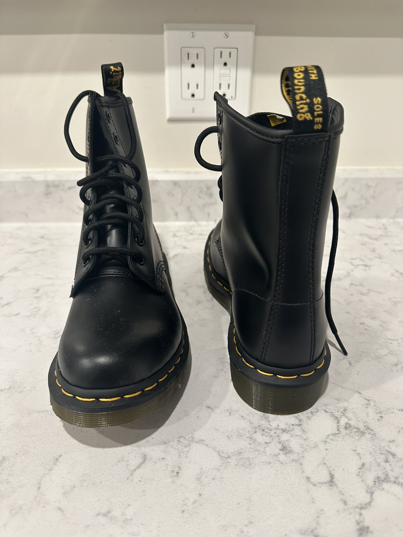 Dr. Martens - Women’s 1460 Smooth Leather Lace up boots - Size 8 - photo 2