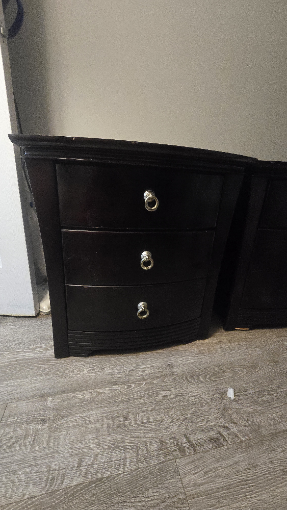 Pair of Nightstands - photo 4