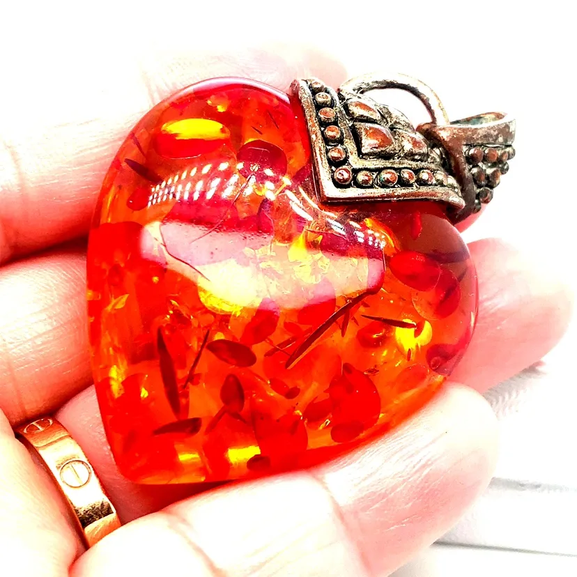 XL Heart Shaped Amber Pendant image indicator(2)
