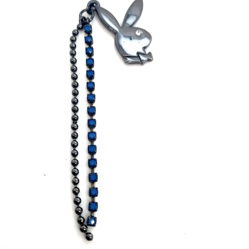Small Playboy bunny w/ rhinestones pendant image indicator(3)
