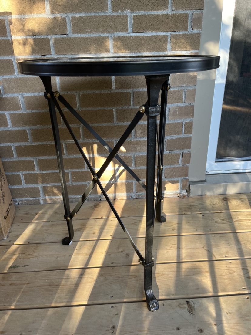 Round Metal Table 20 inches 🧡