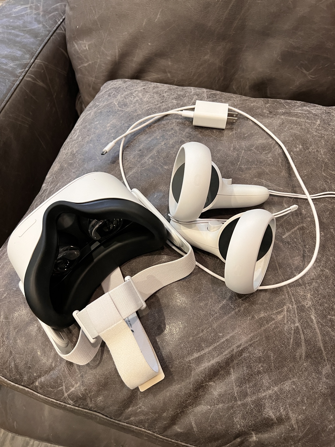 Oculus Meta Quest 2 VR Headset + Controllers, 128GB - photo 4
