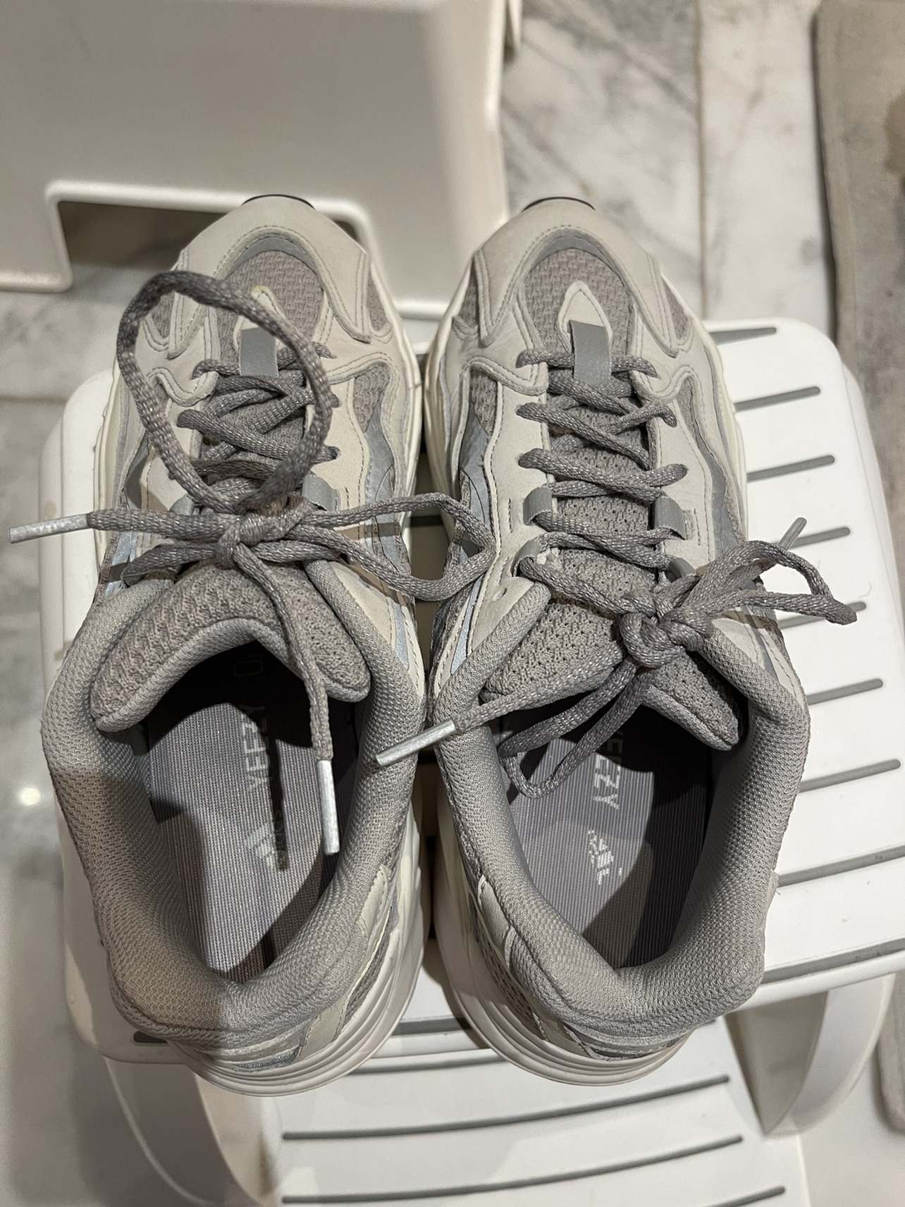 Yeezy 700 men size 9.5 - photo 3