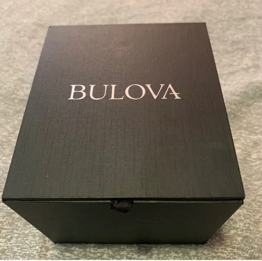 Peugeot Gold Tone Ladies Watch image indicator(3)