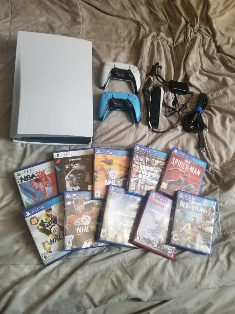 Disc PS5 + 2 Controllers + 10 Games and Accessories thumbnail