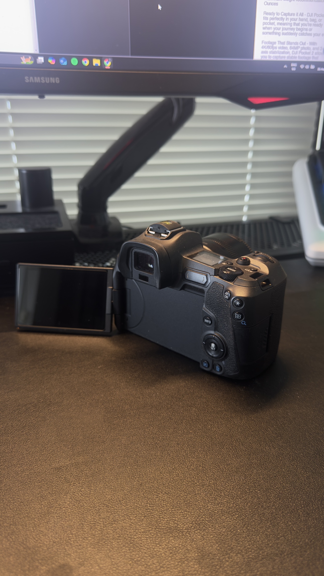 (Like New) Canon EOS R Mirrorless Camera + Wandrd Backpack - photo 3