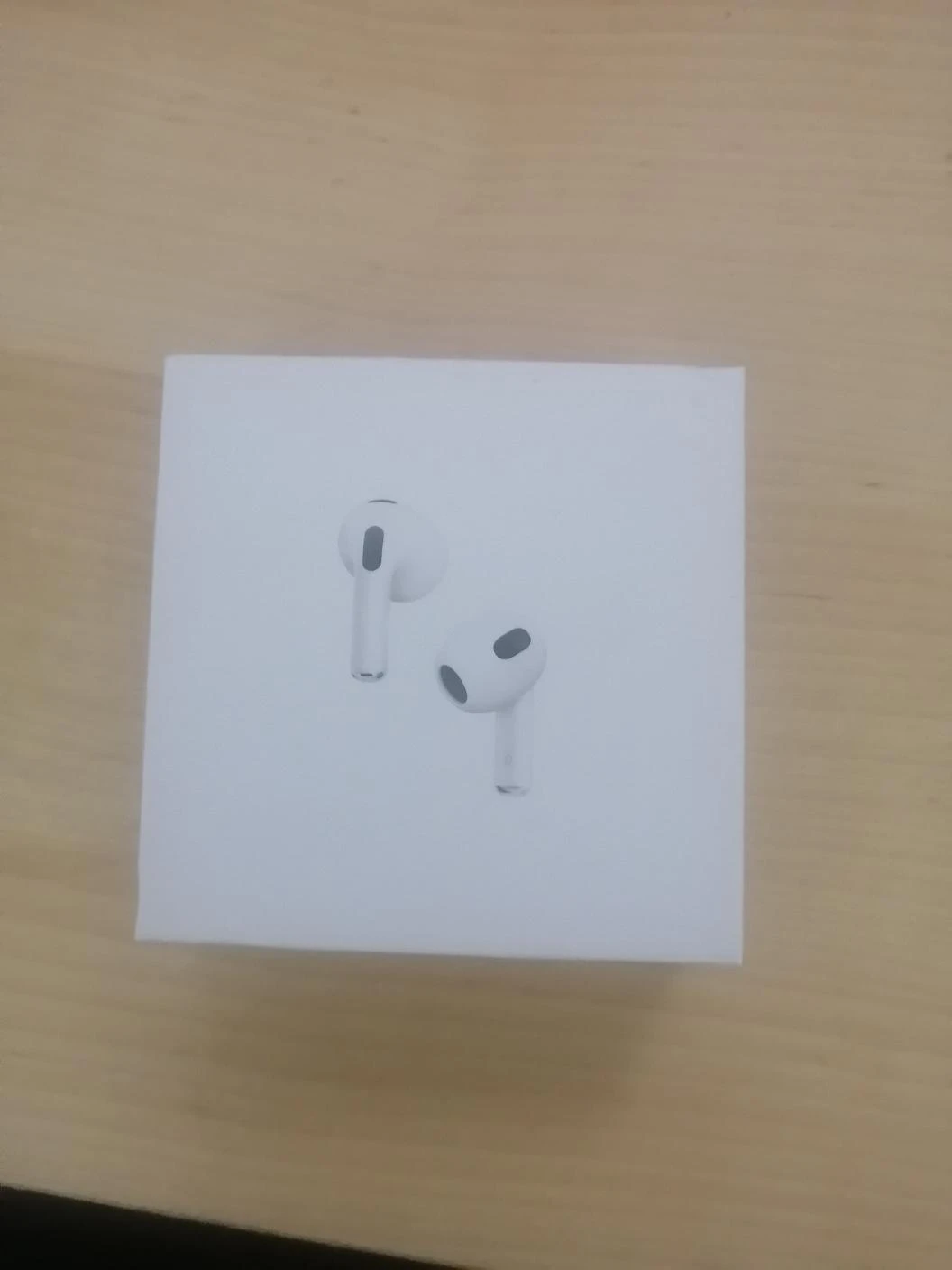 Apple AirPods with MagSafe Charging Case