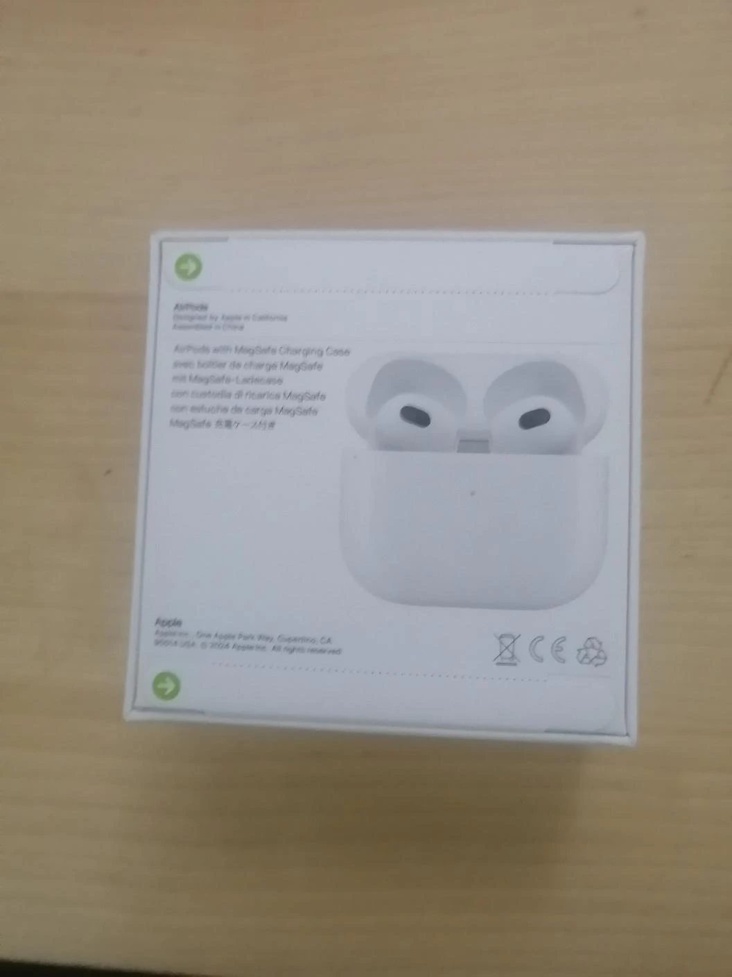 Apple AirPods with MagSafe Charging Case - photo 2