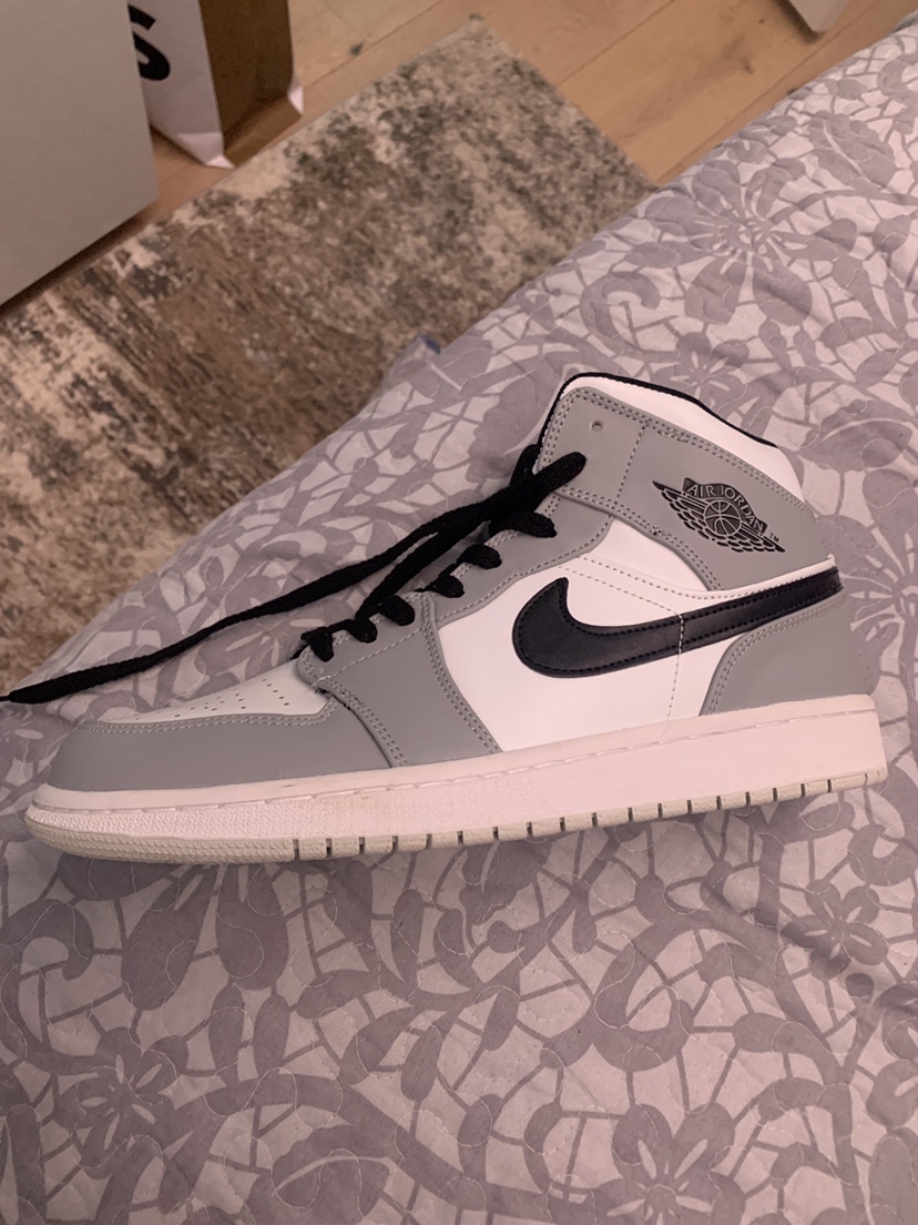Air Jordan 1 Mid Grey