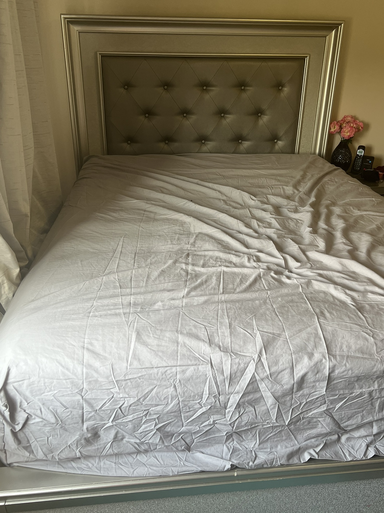 Queen-Sized Bed Frame - photo 5