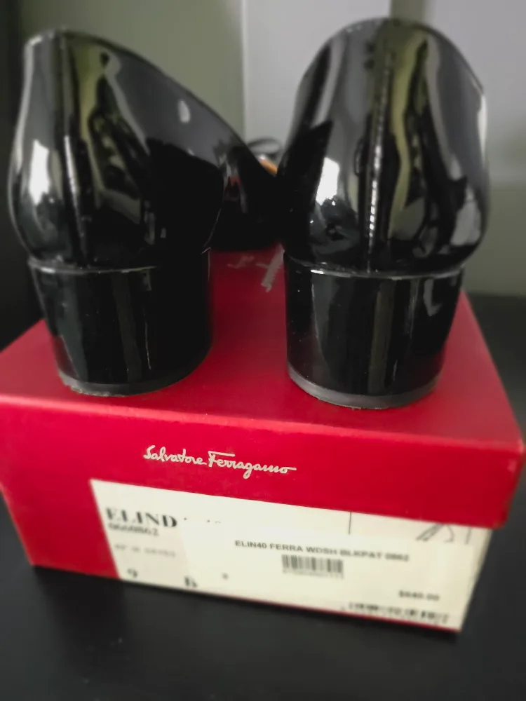 NEW Salvatore Ferragamo Black Patent Leather Pumps, Size 9 image indicator(4)