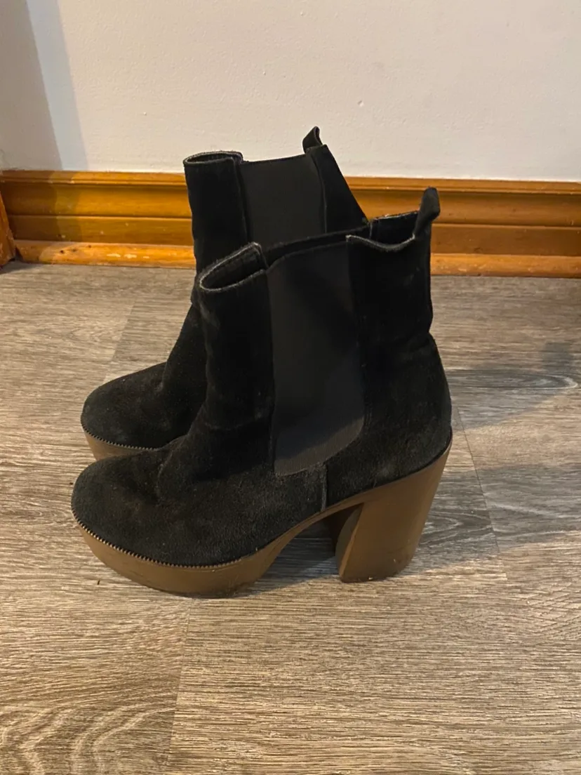 Black Suede Platform Boots for Halloween Costume 🎃 image indicator(2)