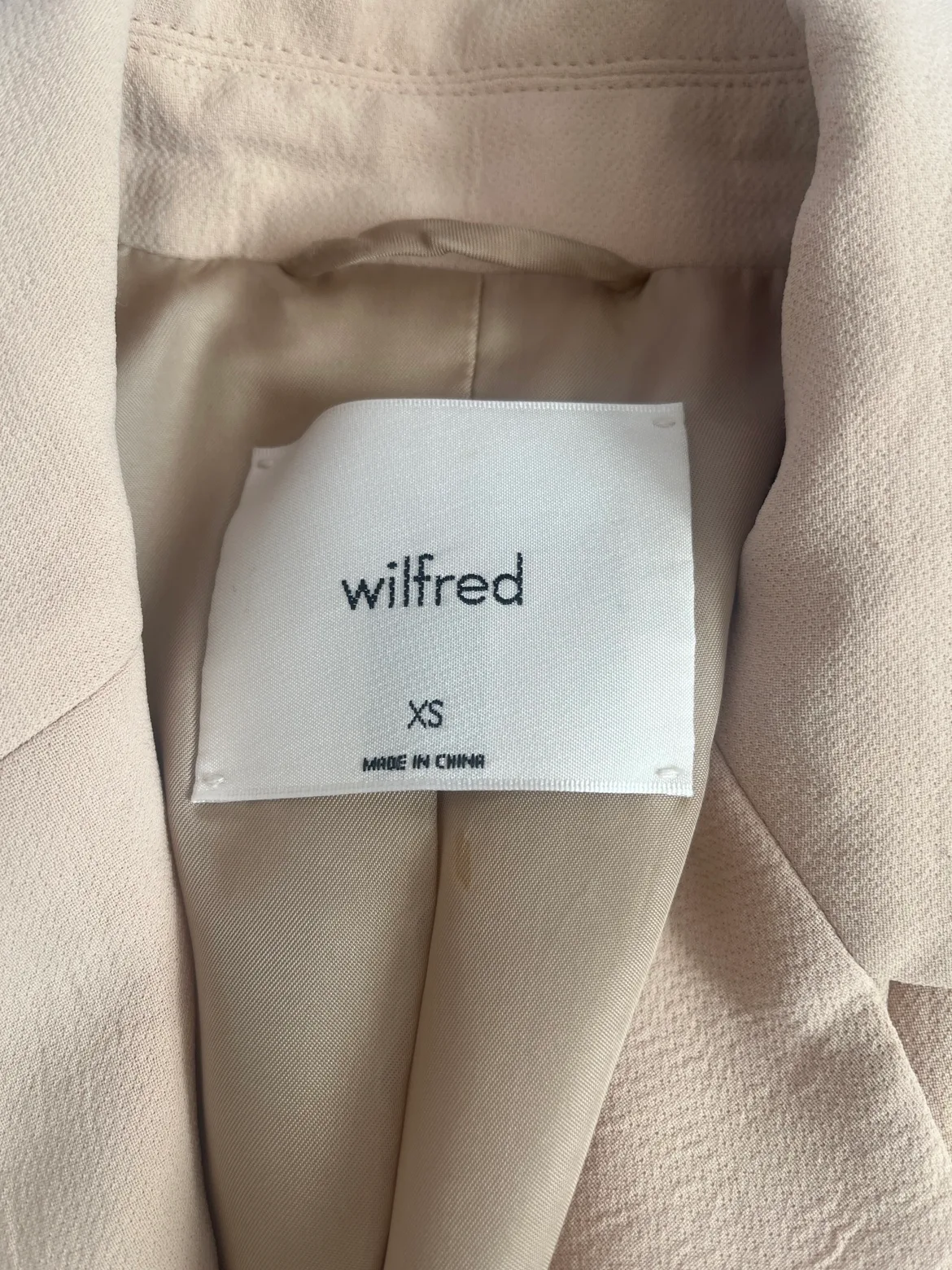 Beige blazer image indicator(2)