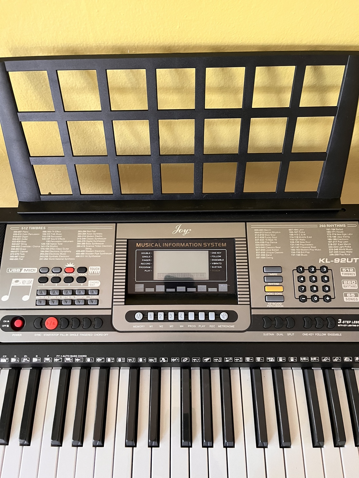 KL92UT Joy 61 Keyboard with headphones, stand and stool - photo 2
