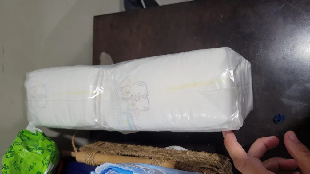 Brand new unopened Pampers Newborn Diapers $0 #Freecycle 🧡🤎 image indicator(2)