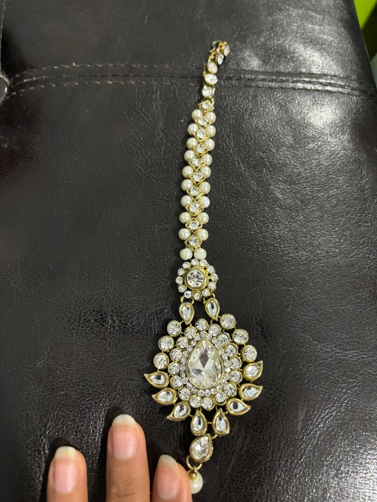 Gold and Pearl bindi thumbnail