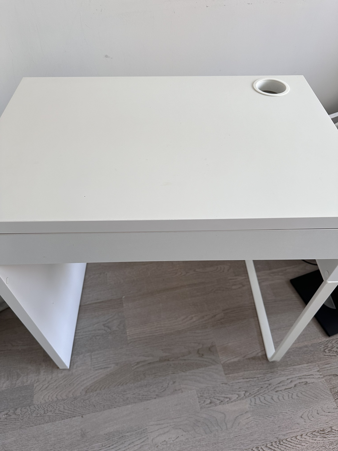 IKEA MICKE Desk