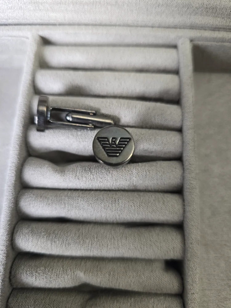 Armani cufflinks image indicator(2)