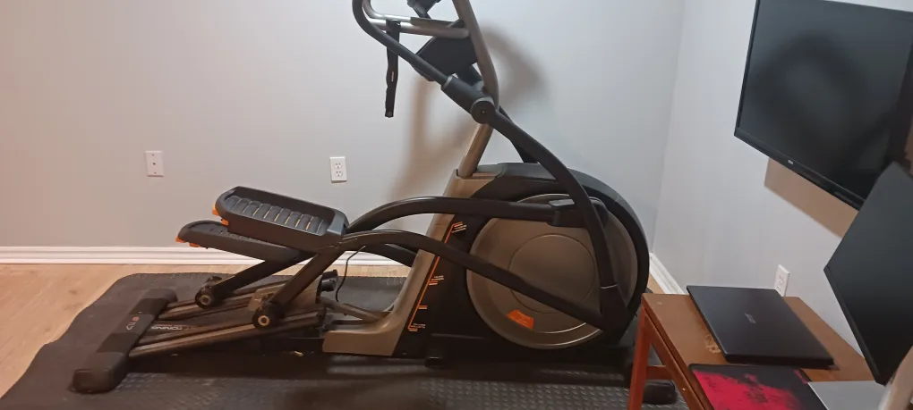 NORDICTRACK  E11.7 Elliptical Trainer