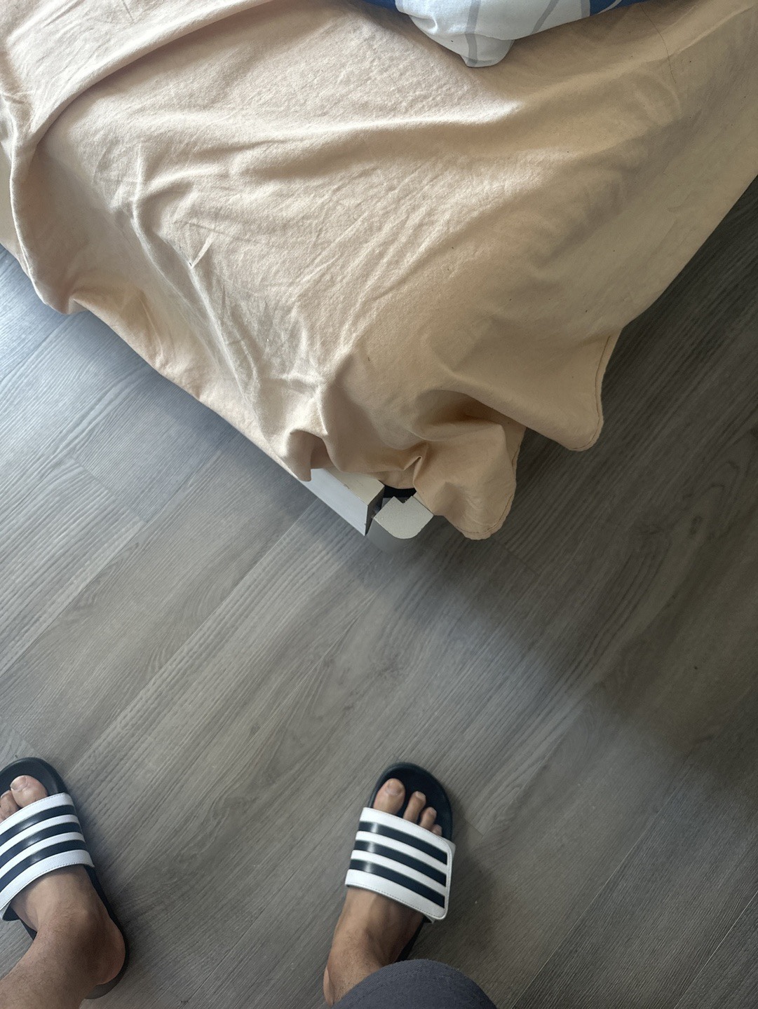 Queen-sized bed frame #freecycle - photo 3