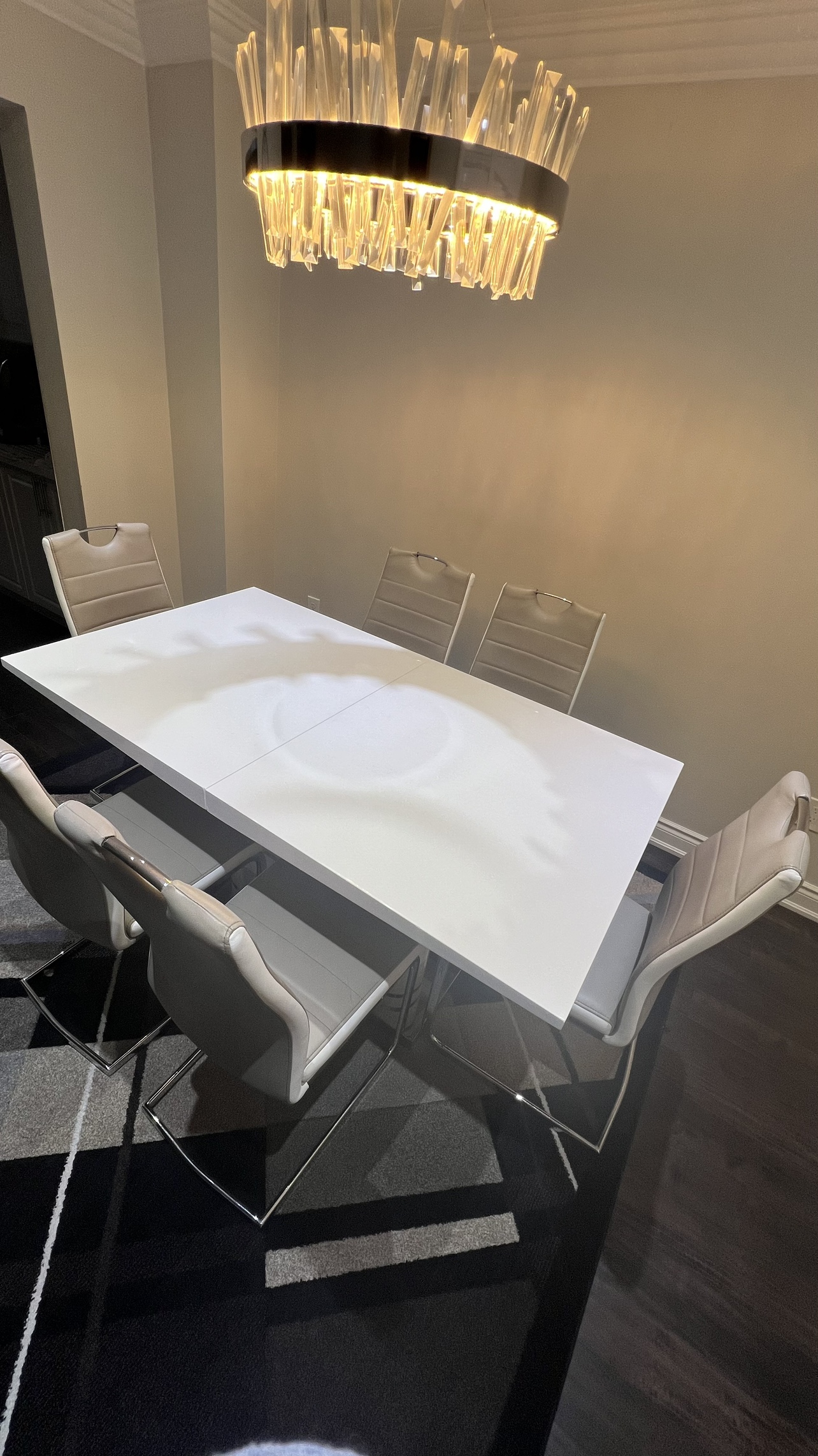 White Dining Table with 6 Chairs