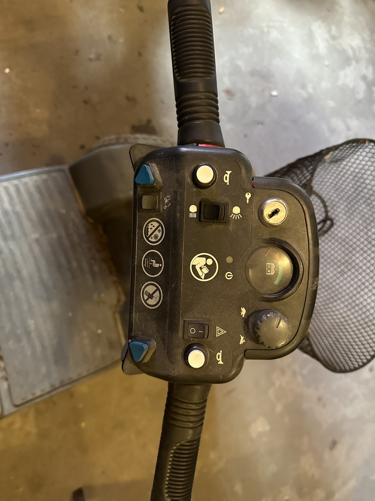 Mobility scooter - photo 2