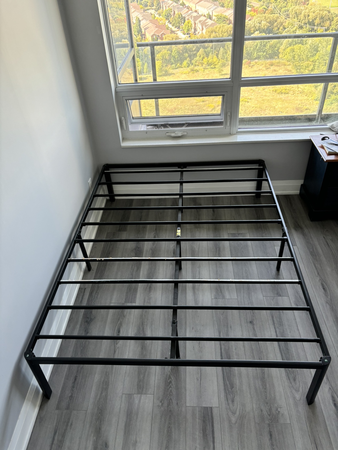 Queen Size Metal Bed Frame - photo 2