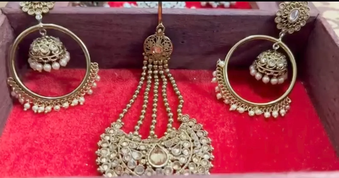 Jewelry Sets. Plz read description. image indicator(3)