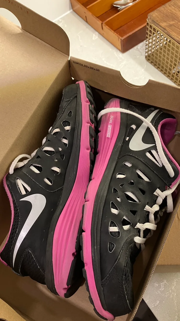 Running shoes (US 10) thumbnail