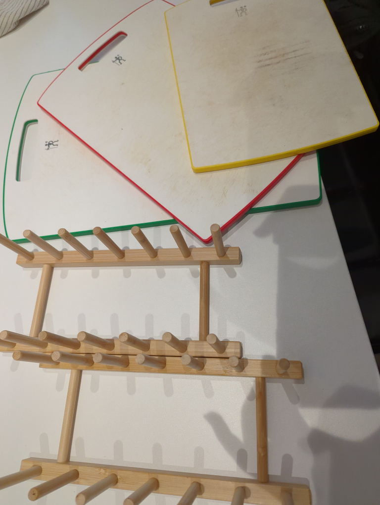 3 Cutting Boards and lid rack