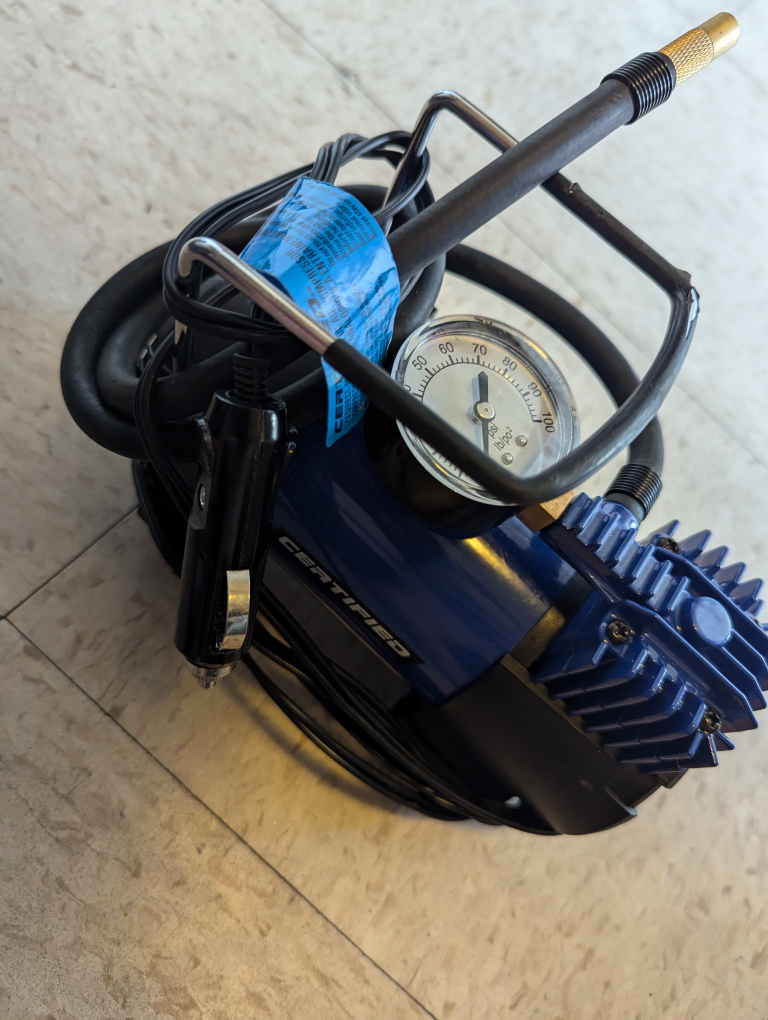 12 V  Portable Air Compressor / Tire Inflator