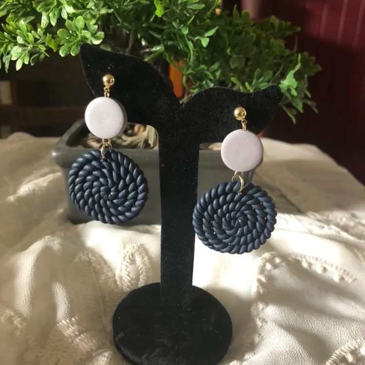 Beautiful Earrings (New) 2/$5 image indicator(3)