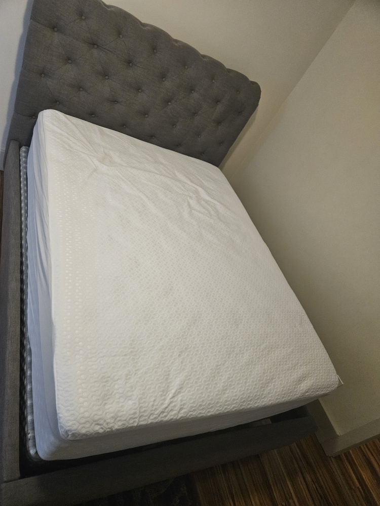 Queen size Bed - photo 2