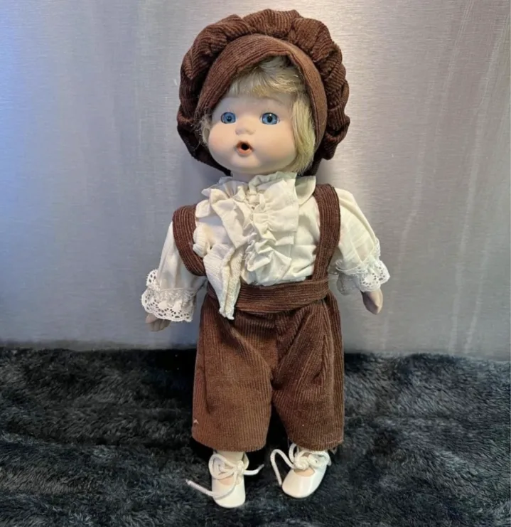 Vintage Doll Collection image indicator(4)