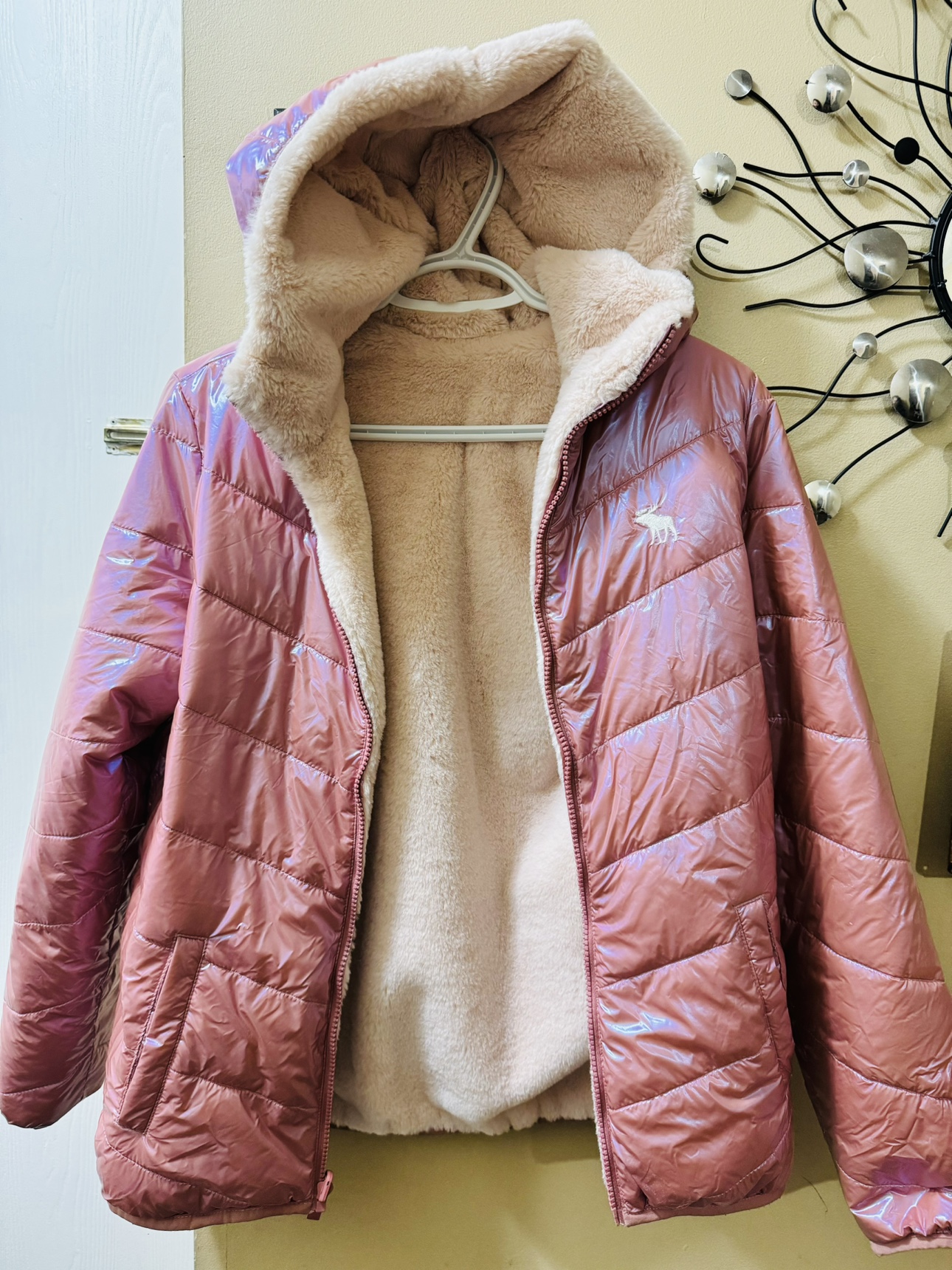 Abercrombie & Fitch Pink Iridescent Puffer Jacket - photo 2