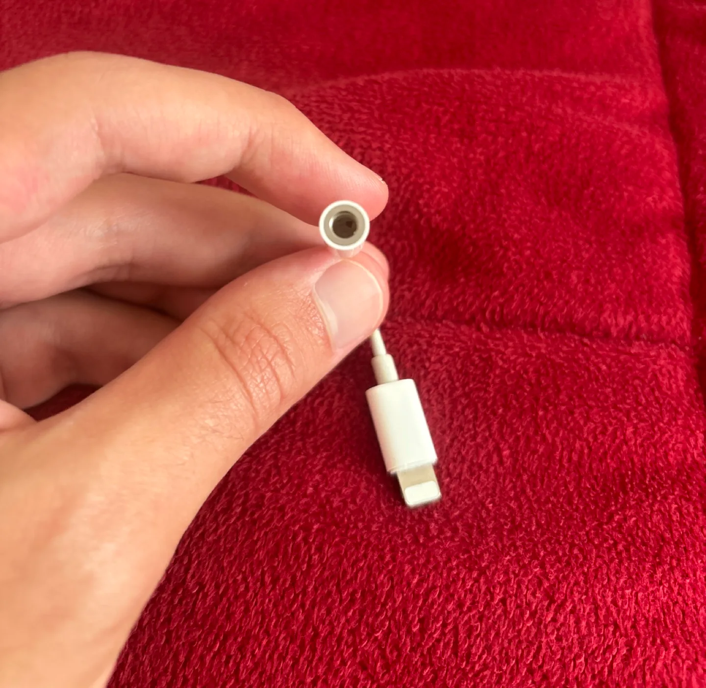 Lightning to 3.5 mm Headphone Jack Adapter 🧡 image indicator(2)