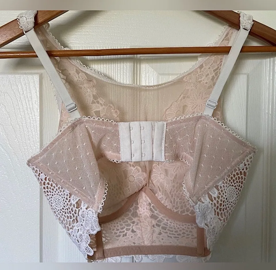 NEW Victoria's Secret Lingerie Bra Top Mesh/Crochet Size Small image indicator(3)