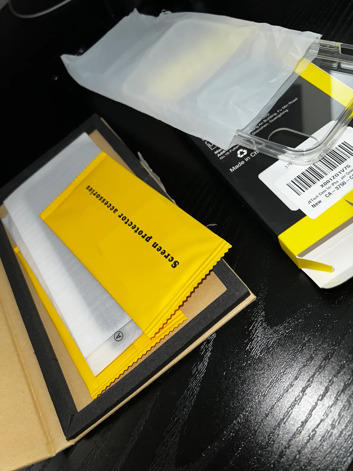iPhone XR Screen protector and Case thumbnail