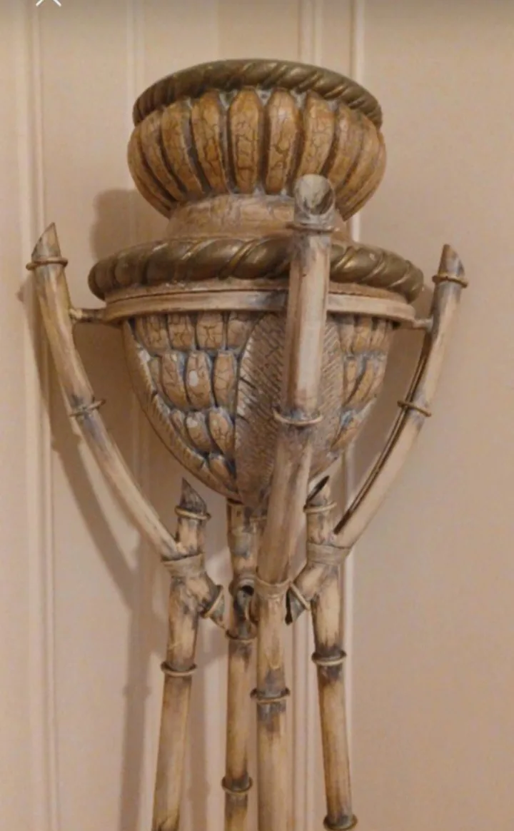 🪴Tall Banana Ceramic Vase On Metal Stand🪴 image indicator(8)