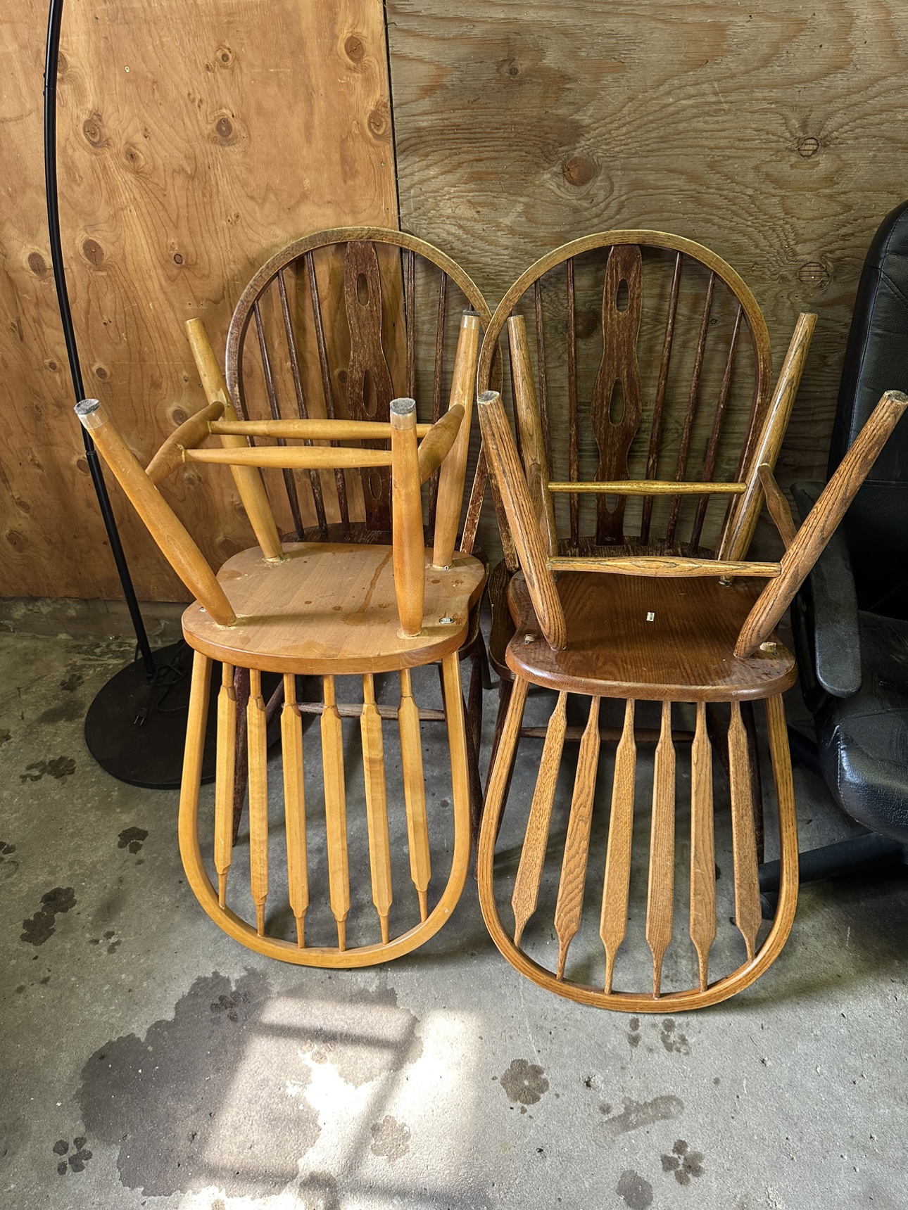Solid oak wood table and chairs - photo 2