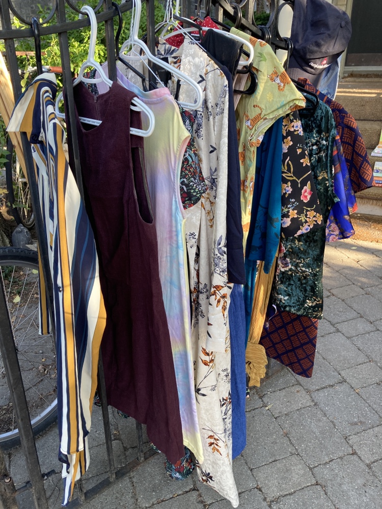 ☀️YARD SALE☀️ - photo 3